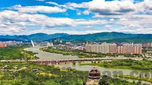 麻豆果冻传媒免费视频-如何评估成人娱乐平台的合法与道德
